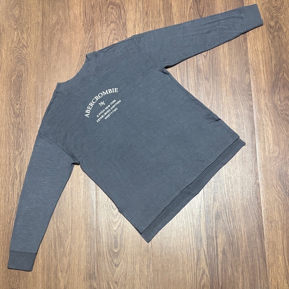 Abercrombie & Fitch Gray Crewneck Sweatshirt Minimalist Casual Small